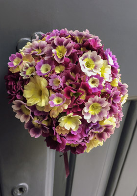 Jen Jakobsen Floral Construction: Home page - special weddings - auricula posy
