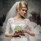 Jens Jakobson Wedding: flowers 1, bride with white flowers