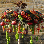 Jens Jakobson Christmas: fruit and nut, bird food tree