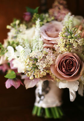 Jen Jakobsen Floral Construction: Home page - classic wedding posy
