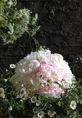 Jen Jakobsen Floral Construction: Home page - peony, daisy and amni arrangement