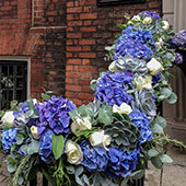 Jens Jakobson Wedding: flowers 7, hydranger and sempervirens