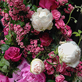 Jens Jakobson Wedding: red and white roses