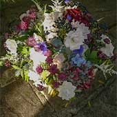 Jens Jakobson Wedding: flowers 6, white and blue fountain